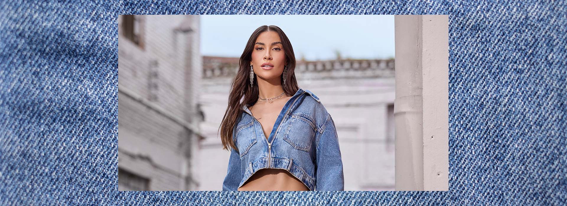 Bianca, a Boca Rosa, veste jaqueta jeans cropped da nova coleção jeans da C&A