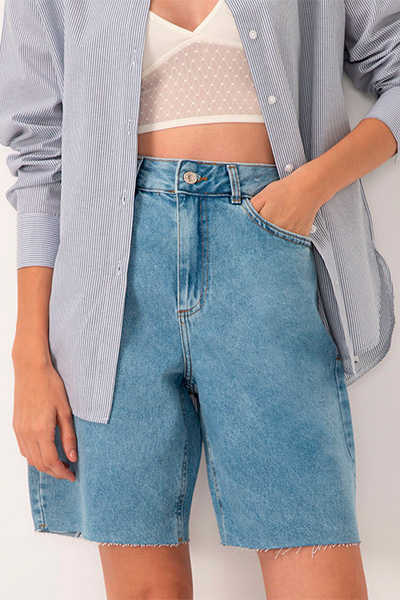 Bermuda jeans reta cintura alta azul médio