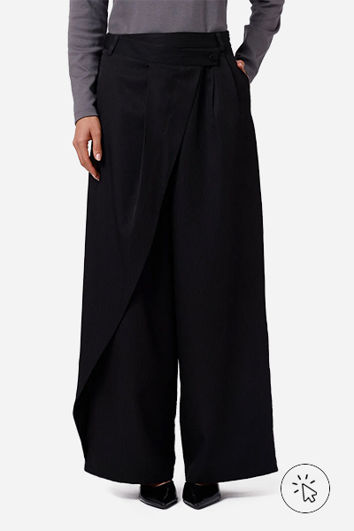 Calça de alfaiataria feminina cós transpassado risca de giz preta - blusas para usar com calça de alfaiataria - qual sapato usar com calça de alfaiataria - looks com calça de alfaiataria feminina - como usar calça de alfaiataria - look com calça alfaiataria - como usar calça alfaiataria com tênis - o que é calça de alfaiataria