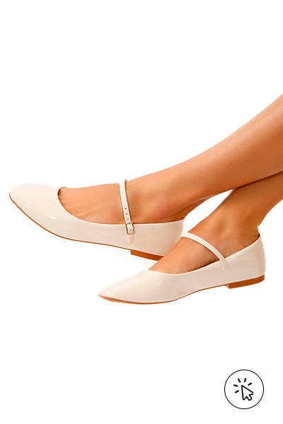 A imagem é somente do pé da modelo, que usa uma sapatilha boneca off white. - 7 estilos universais - quais são os 7 estilos universais - quem criou os 7 estilos universais - estilo casual - estilo esportivo