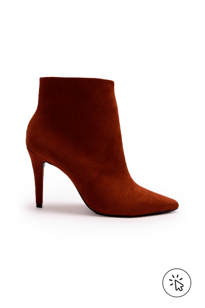Still de uma bota de camurça marrom, com salto fino - o que dar de presente de dia das mães - o que comprar para o dia das mães - roupa para o dia das mães