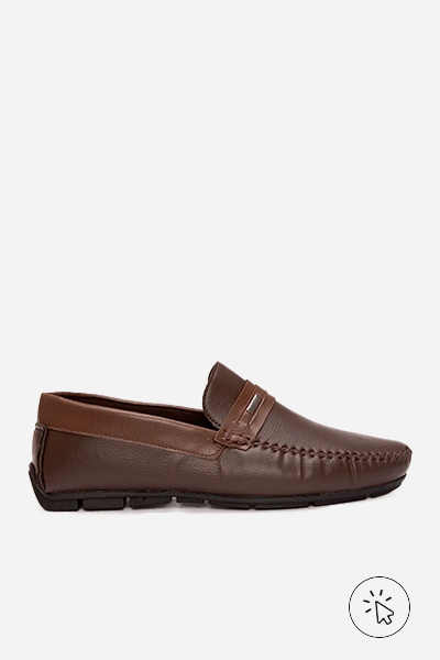 Mocassim com recorte e fivela marrom - o que é um traje esporte fino - traje esporte fino - look esporte fino masculino - look esporte fino - estilo esporte fino
