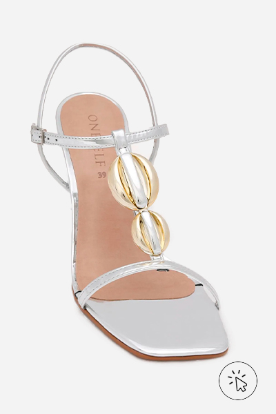 Sandália de tira com tacha salto alto metalizada prateada - o que é um traje esporte fino - traje esporte fino - look esporte fino feminino - look esporte fino - estilo esporte fino