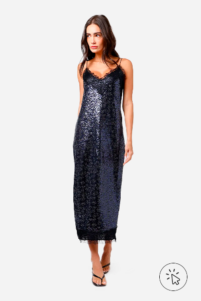 Modelo veste vestido mídi feminino de paetê com renda floral Mindset azul - o que é um traje esporte fino - traje esporte fino - look esporte fino feminino - look esporte fino - estilo esporte fino