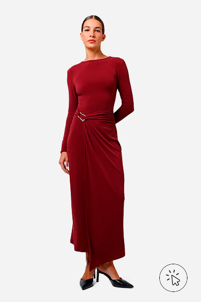 Modelo veste vestido mídi feminino manga longa com fenda vinho - o que é um traje esporte fino - traje esporte fino - look esporte fino feminino - look esporte fino - estilo esporte fino