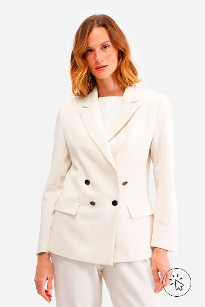 Modelo veste blazer feminino de alfaiataria bege- o que é boho - o que é o estilo boho - o que é boho chic - look boho chic - look boho - estilo boho chic no trabalho