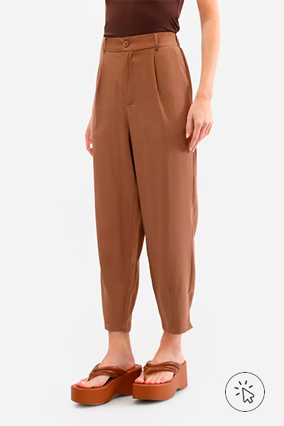 Calça alfaiataria de viscose com pregas cintura alta marrom- o que é boho - o que é o estilo boho - o que é boho chic - look boho chic - look boho - estilo boho chic no trabalho