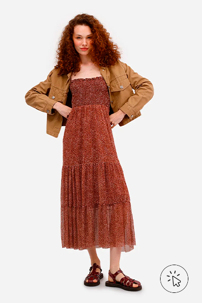 Modelo veste vestido longo feminino de tule poá laranja- o que é boho - o que é o estilo boho - o que é boho chic - look boho chic - look boho - estilo boho chic no trabalho