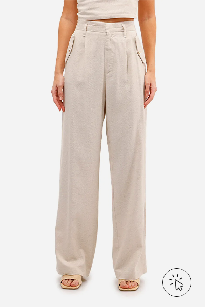 Calça wide leg feminina com linho bege natural- cores que combinam com verde - que cor combina com verde militar - que cor de sapato combina com vestido verde - que cor combina com verde claro - que cor combina com verde escuro - que cor de blusa combina com calça verde - look verde - diferença entre verde oliva e verde militar