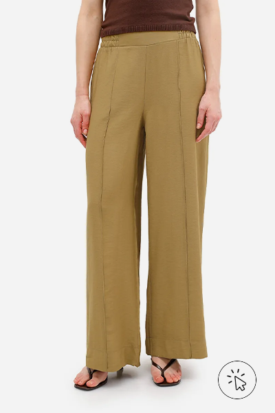 Calça wide leg feminina de viscose com nervura verde- cores que combinam com verde - que cor combina com verde militar - que cor de sapato combina com vestido verde - que cor combina com verde claro - que cor combina com verde escuro - que cor de blusa combina com calça verde - look verde - diferença entre verde oliva e verde militar