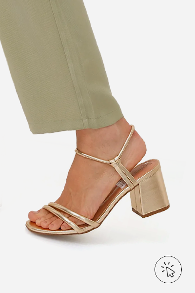 Sandália metalizada salto bloco médio Beira Rio dourada- cores que combinam com verde - que cor combina com verde militar - que cor de sapato combina com vestido verde - que cor combina com verde claro - que cor combina com verde escuro - que cor de blusa combina com calça verde - look verde - diferença entre verde oliva e verde militar