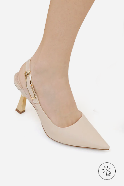 Scarpin bico fino salto alto metalizado bege- cores que combinam com verde - que cor combina com verde militar - que cor de sapato combina com vestido verde - que cor combina com verde claro - que cor combina com verde escuro - que cor de blusa combina com calça verde - look verde - diferença entre verde oliva e verde militar