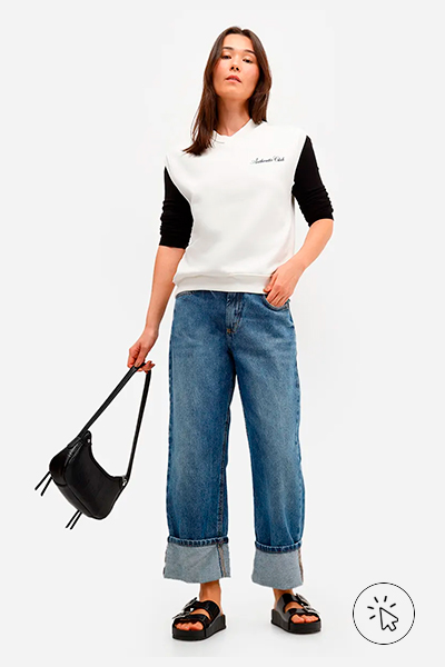 Modelo veste colete feminino de moletom Authentic Club off-white