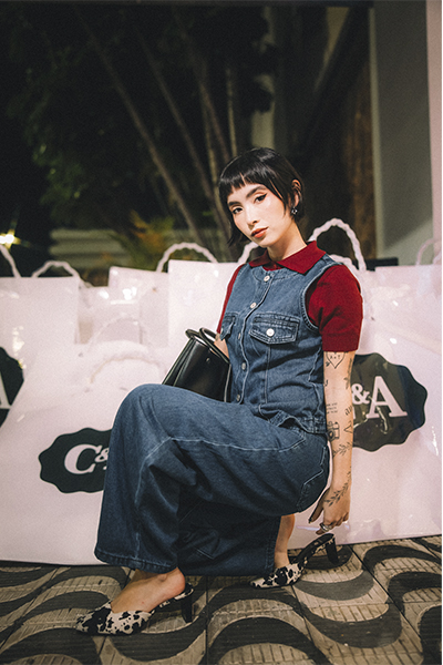 Sarina Gomes marcou presença na festa da nova C&A, loja reinaugurada no Shopping Center Norte