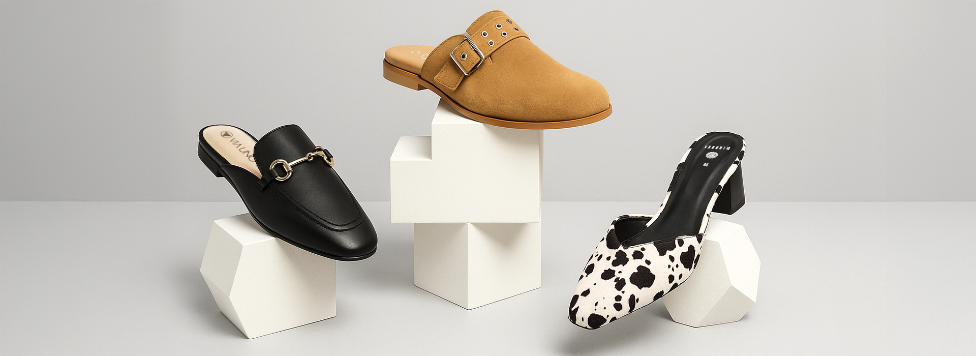 Montagem com três mules: flat mule preto com bridão, mule clog bege com fivela e mule de salto alto com estampa cow print