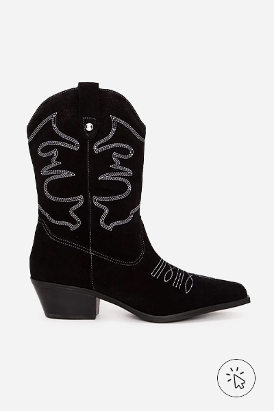 Bota country de camurça com bordado salto baixo cano médio Bottero preta - look country feminino - look country - looks country feminino - looks country - look country feminino com bone - estilo country