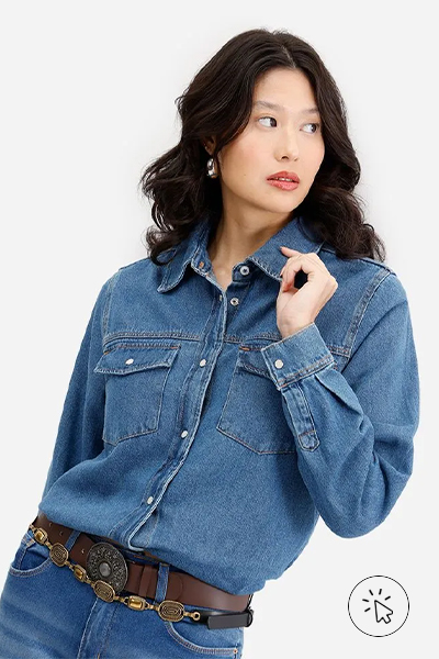 Modelo veste camisa feminina jeans manga longa azul - look country feminino - look country - looks country feminino - looks country - look country feminino com bone - estilo country