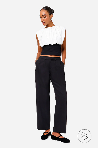 Modelo veste blusa feminina franzida Mindset off-white