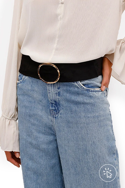 Cinto feminino de suede com fivela texturizada preto- moda anos 70 - moda feminina dos anos 70 - look anos 70 - roupas anos 70 - como era a moda dos anos 70