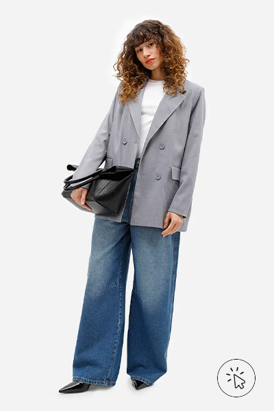 Modelo veste blazer de alfaiataria feminino oversized cinza