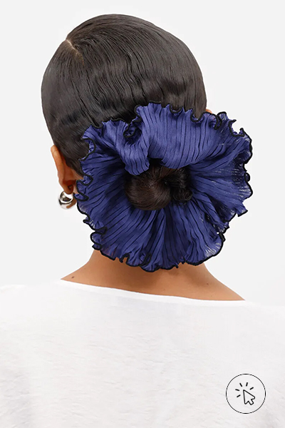 Scrunchie plissado Mindset azul - roupas anos 90 - look anos 90 - moda anos 90 - como era a moda nos anos 90