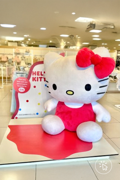 Pelúcia gigante da Hello Kitty, parte da ação de Dia das Crianças C&A