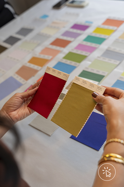Mindset Beauty: nossa primeira linha de esmaltes! Conheça as novidades e a coleção

Foto mostra duas mãos femininas segurando dois pedaços retangulares de tecido nas cores vinho e mostarda, correspondentes às cores dos esmaltes