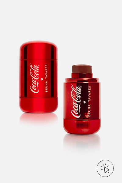 Stick blush da linha Bruna Tavares + Coca-Cola