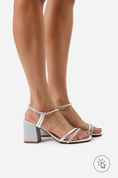 Sandália salto grosso com brilhos Beira-Rio prateada- que cores combinam com vermelho - cores de sapatos que combinam com vestido vermelho - cores que combinam com vermelho