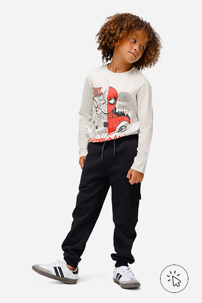 Modelo infantil veste blusa de algodão infantil manga longa homem aranha cinza menino