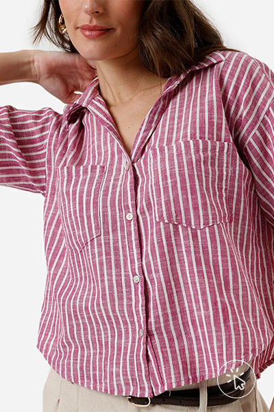 Camisa feminina de algodão com bolsos listrada rosa manga curta