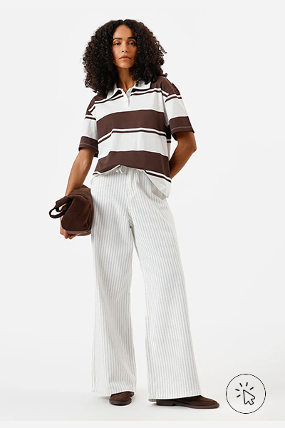 Modelo veste calça pijama feminina de algodão cós elástico off-white