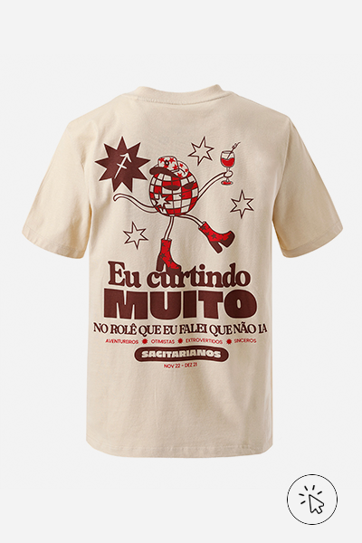 Modelo veste camiseta do signo de sagitário da collab de camisetas C&A + Marcia Sensitiva