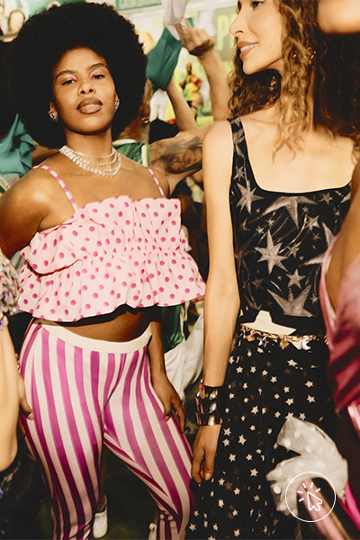 Carnaval 2026: os melhores looks para ir do bloco ao baile estão na C&A!

Top alças finas estampa poá rosa e vermelho, legging listrada rosa e off-white