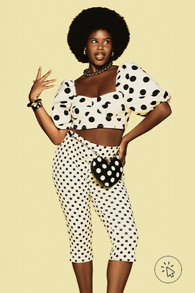 Carnaval 2026: os melhores looks para ir do bloco ao baile estão na C&A! 

Top cropped mangas bufantes poá grande branco e preto e calça legging poá pequeno preto e branco