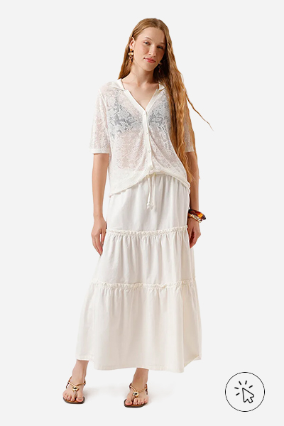 Modelo veste camisa feminina de tricô manga curta off-white
