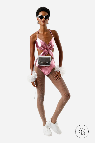 Modelo veste maiô transpassado feminino metalizado rosa