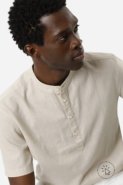 A imagem é só a parte de cima do modelo, ele está usando uma camisa com linho clara.  - tecido linho - o que é linho - como lavar roupa de linho - como passar roupa de linho - como é feito o linho 