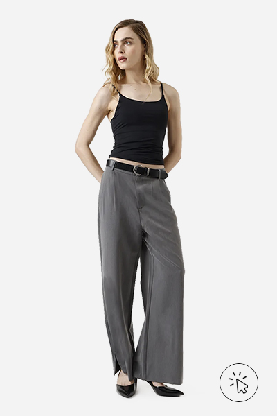 Modelo veste regata básica feminina de poliamida com bojos removíveis preta- tons neutros - tons neutros roupas - o que são tons neutros - como combinar tons neutros