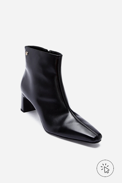 Bota cano curto bico fino salto grosso Via Uno preta