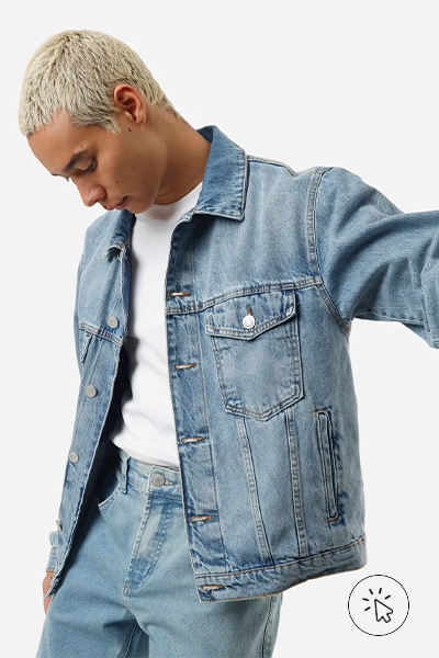 Jaqueta jeans masculina azul  - look para show à noite