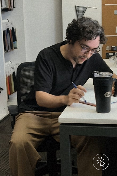 Eduardo Diorio nos Bastidores "O Diabo Veste Prada 2" na C&A