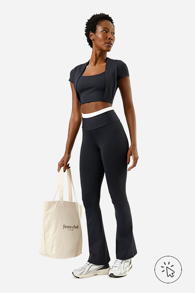 Modelo veste cropped feminino de poliamida esportivo preto
