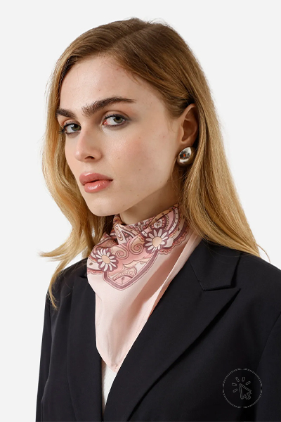 Lenço quadrado floral arabesco rosa