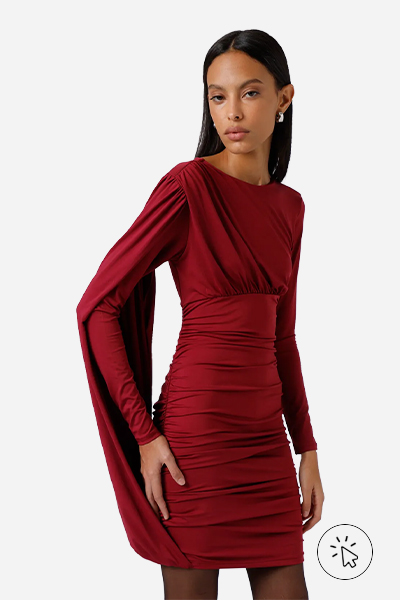 Vestido curto vermelho com capa - look para casamento no inverno - o que vestir em um casamento no inverno - o que vestir em um casamento no frio