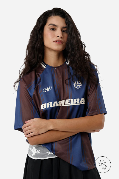 Camiseta feminina manga curta listrada Brasileira marrom escuro e azul - brasil core - o que é brasilcore