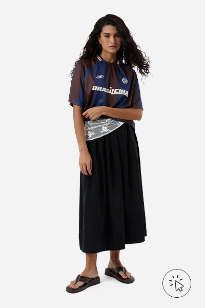 Camiseta feminina manga curta listrada brasileira marrom escuro e azul