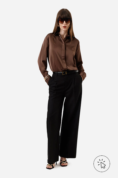 Camisa feminina acetinada oversized marrom