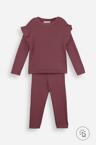 Still de um conjunto infantil de moletom na cor vinho - aerolook infantil